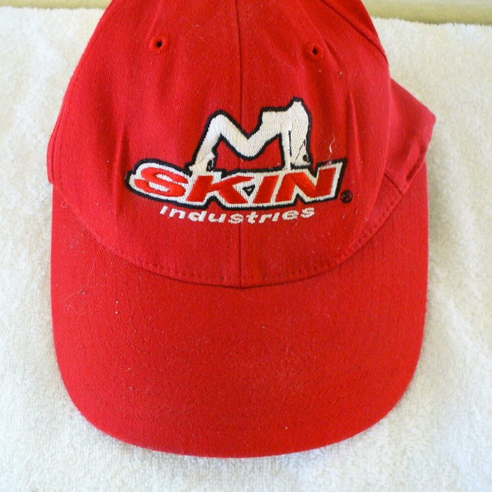 SKIN INDUSTRIES  CO.    Hat Cap  Vintage   Y2K  Red